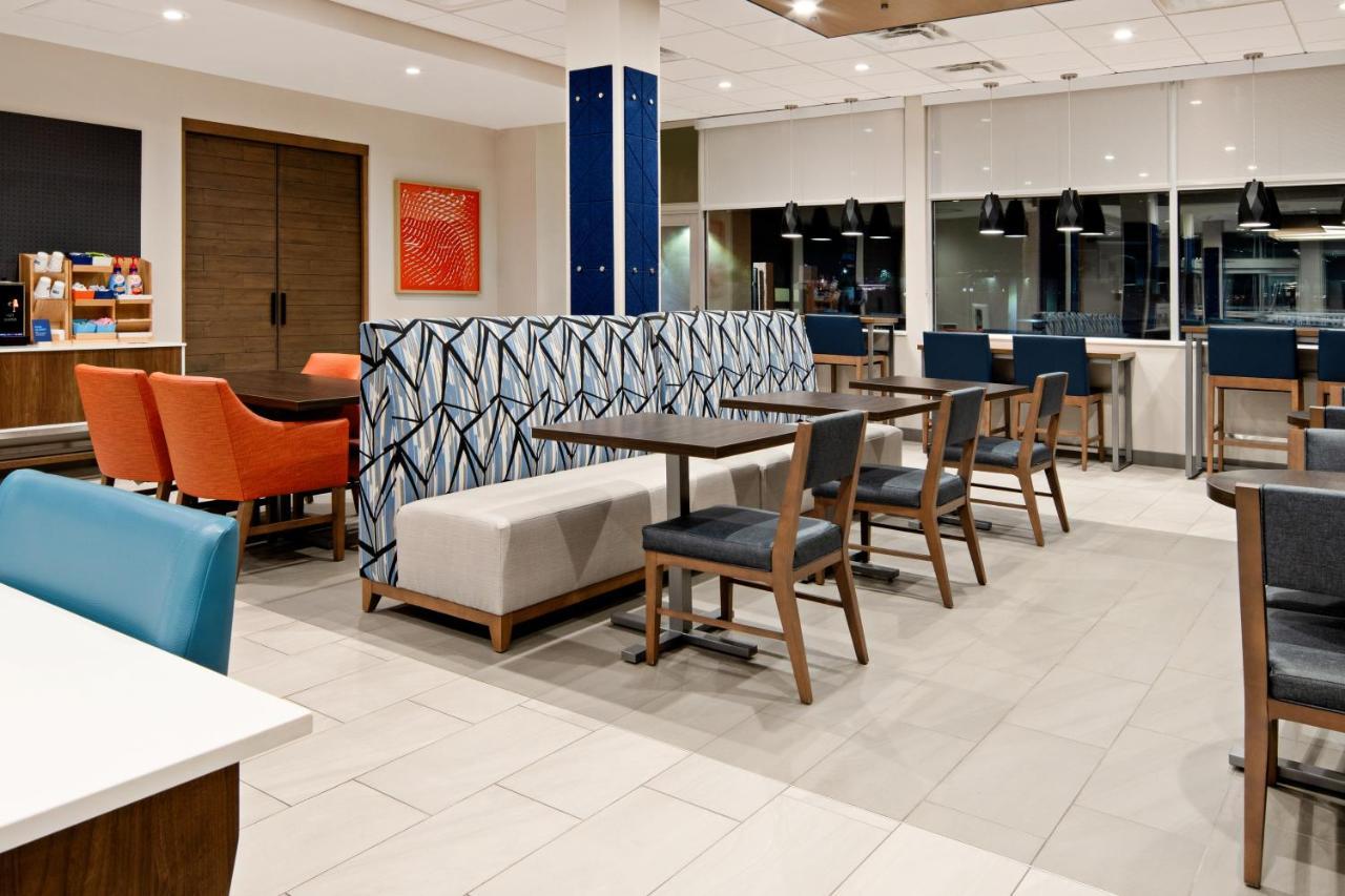 Holiday Inn Express & Suites Palm Desert - Millennium By Ihg Exterior foto