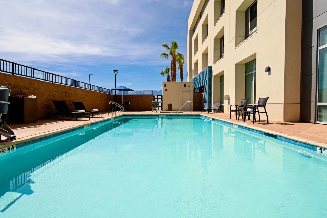 Holiday Inn Express & Suites Palm Desert - Millennium By Ihg Exterior foto