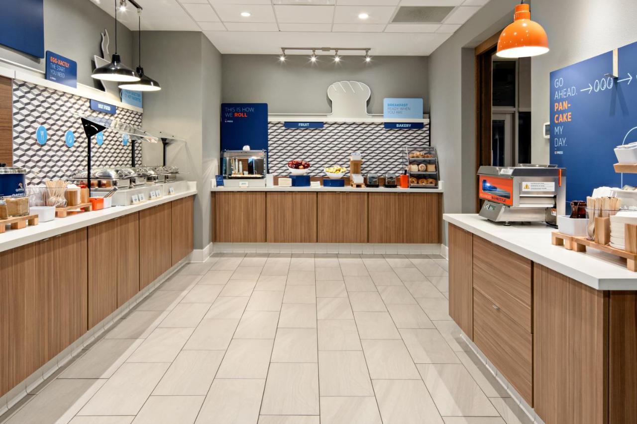 Holiday Inn Express & Suites Palm Desert - Millennium By Ihg Exterior foto